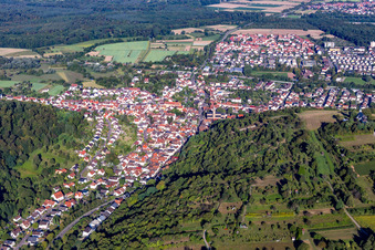 Vue oblique de Vue des rues et des maisons dans les quartiers résidentiels à le quartier Obergrombach in Bruchsal dans le département Bade-Wurtemberg, Allemagne
