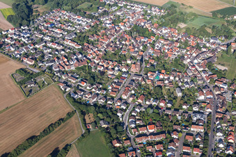 Vue aérienne de Vue des rues et des maisons dans les quartiers résidentiels à le quartier Staffort in Stutensee dans le département Bade-Wurtemberg, Allemagne