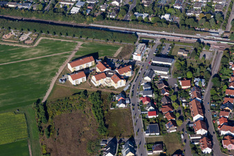 Vue aérienne de Centre pour personnes âgées Haus Edelberg à le quartier Friedrichstal in Stutensee dans le département Bade-Wurtemberg, Allemagne