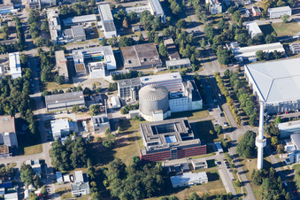 Campus universitaire KIT - Campus Nord (ancien Centre de recherche nucléaire de Karlsruhe) à le quartier Leopoldshafen in Eggenstein-Leopoldshafen dans le département Bade-Wurtemberg, Allemagne vue d'en haut