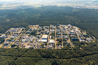 Quartier Leopoldshafen in Eggenstein-Leopoldshafen dans le département Bade-Wurtemberg, Allemagne du point de vue du drone