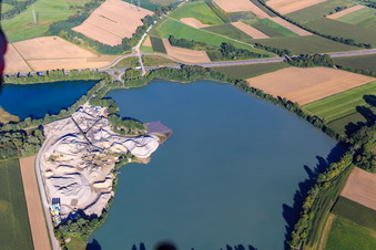 Vue aérienne de Usine de gravier sur la B9 de Holcim Kies und Beton GmbH à Rheinzabern dans le département Rhénanie-Palatinat, Allemagne
