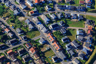 Vue aérienne de Rue Kingfisher x Cuckoo Way à Jockgrim dans le département Rhénanie-Palatinat, Allemagne