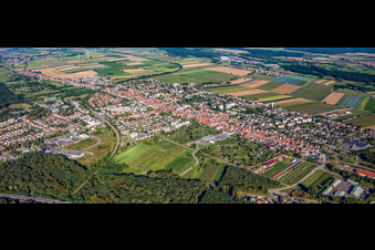 Vue aérienne de Panorama de la ville depuis l'est à Kandel dans le département Rhénanie-Palatinat, Allemagne