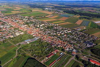 Vue d'ensemble de la ville depuis l'est à Kandel dans le département Rhénanie-Palatinat, Allemagne d'en haut