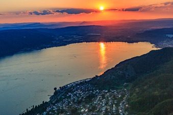 Vue oblique de Coucher de soleil sur le lac d'Überlingen en parapente à Bodman-Ludwigshafen dans le département Bade-Wurtemberg, Allemagne