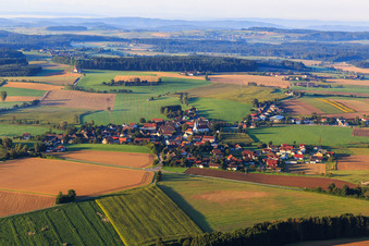 Vue aérienne de Quartier de Wasser depuis le sud-est à le quartier Unterbichtlingen in Sauldorf dans le département Bade-Wurtemberg, Allemagne