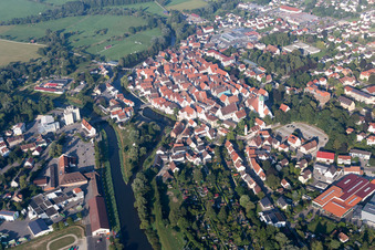 Vue aérienne de Vue des rues et des maisons dans les quartiers résidentiels à le quartier Neufra in Riedlingen dans le département Bade-Wurtemberg, Allemagne
