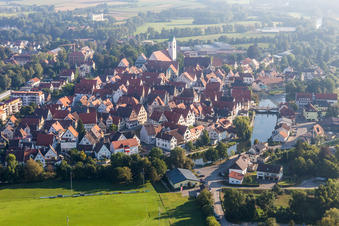Vue aérienne de Zone riveraine du Danube - cours du fleuve à Riedlingen dans le département Bade-Wurtemberg, Allemagne
