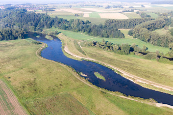 Vue aérienne de Cours du Danube à le quartier Hundersingen in Herbertingen dans le département Bade-Wurtemberg, Allemagne