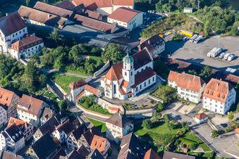 Vue aérienne de Église Saint-Nicolas à Scheer dans le département Bade-Wurtemberg, Allemagne