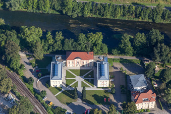 Vue aérienne de Parc du palais du Sparkassen-Forum Hofgarten sur le Danube à Sigmaringen dans le département Bade-Wurtemberg, Allemagne