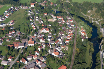 Vue aérienne de Les rives du Danube à le quartier Gutenstein in Sigmaringen dans le département Bade-Wurtemberg, Allemagne