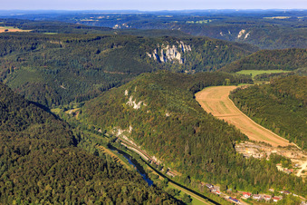 Vue aérienne de Vallée du Danube à le quartier Neidingen in Beuron dans le département Bade-Wurtemberg, Allemagne