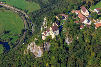 Photographie aérienne de Château de Werenwag (Langenbrunn) au rocher d'escalade Schreyfels au-dessus du Danube à le quartier Hausen im Tal in Beuron dans le département Bade-Wurtemberg, Allemagne
