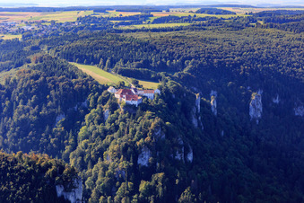 Vue aérienne de Auberge de jeunesse DJH Burg Wildenstein à Leibertingen dans le département Bade-Wurtemberg, Allemagne