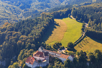 Vue aérienne de Clairière derrière l'auberge de jeunesse DJH Burg Wildenstein à Leibertingen dans le département Bade-Wurtemberg, Allemagne