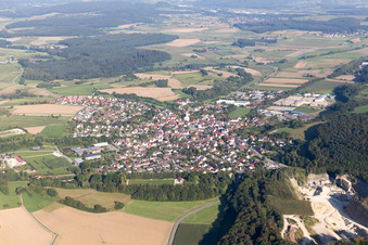 Vue aérienne de Champs agricoles et terres agricoles à Eigeltingen dans le département Bade-Wurtemberg, Allemagne