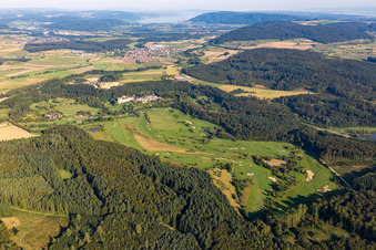 Vue aérienne de Château de Langenstein, parcours de golf The Country Club à le quartier Orsingen in Orsingen-Nenzingen dans le département Bade-Wurtemberg, Allemagne