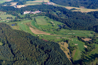 Photographie aérienne de Château de Langenstein, parcours de golf The Country Club à le quartier Orsingen in Orsingen-Nenzingen dans le département Bade-Wurtemberg, Allemagne