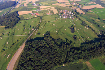 Vue aérienne de Terrain du terrain de golf GOLFPLATZ STEISSLINGEN GMBH à le quartier Wiechs in Steißlingen dans le département Bade-Wurtemberg, Allemagne