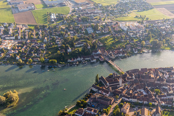 Vue aérienne de Rivière - Structure de pont sur le Rhin à Stein am Rhein dans le département Schaffhouse, Suisse