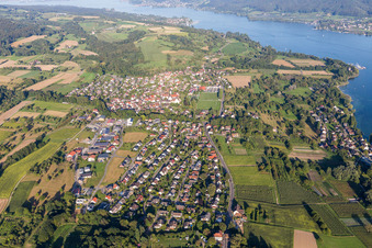 Vue aérienne de Zones riveraines du Rhin et du lac de Constance à le quartier Stiegen in Öhningen dans le département Bade-Wurtemberg, Allemagne