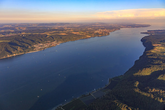 Vue aérienne de Lac d'Überlingen vu de l'ouest à Sipplingen dans le département Bade-Wurtemberg, Allemagne