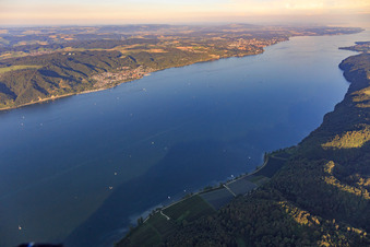 Vue aérienne de Lac d'Überlingen vu de l'ouest à Sipplingen dans le département Bade-Wurtemberg, Allemagne