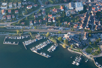 Vue aérienne de Promenade au bord de l'eau à le quartier Ludwigshafen in Bodman-Ludwigshafen dans le département Bade-Wurtemberg, Allemagne
