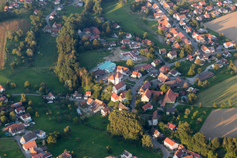 Vue oblique de Champs agricoles et terres agricoles à le quartier Herdwangen in Herdwangen-Schönach dans le département Bade-Wurtemberg, Allemagne
