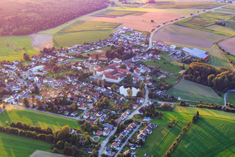 Vue aérienne de Vue d'ensemble du village depuis le sud à Wald dans le département Bade-Wurtemberg, Allemagne