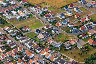 Quartier Hardtwald in Neupotz dans le département Rhénanie-Palatinat, Allemagne du point de vue du drone