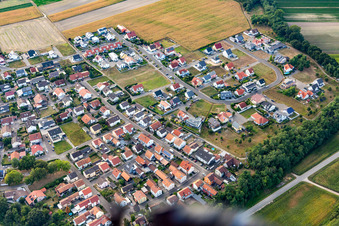 Bague fleur à le quartier Hardtwald in Neupotz dans le département Rhénanie-Palatinat, Allemagne hors des airs