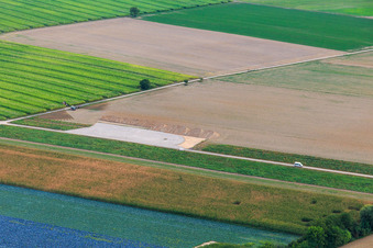 Vue aérienne de Fondation d'éolienne sur un chantier de construction à Hatzenbühl dans le département Rhénanie-Palatinat, Allemagne