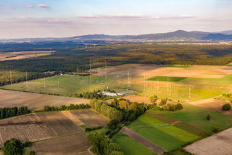 Photographie aérienne de Antennes à Biblis dans le département Hesse, Allemagne