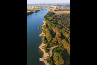 Vue aérienne de Baies de sable sur la rive du Rhin et rampe de l'OTAN Gernsheim à Gernsheim dans le département Hesse, Allemagne