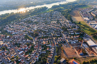 Vue aérienne de Nouvelle zone de développement Am Alten Sportpl. en cours de développement à Ginsheim-Gustavsburg dans le département Hesse, Allemagne