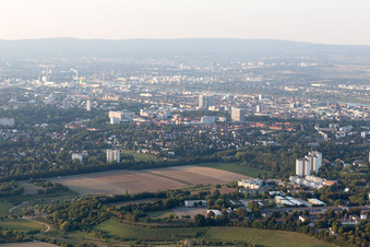 Vue aérienne de Quartier Weisenau in Mainz dans le département Rhénanie-Palatinat, Allemagne