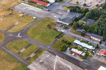 Vue aérienne de Mayence-Finten, aéroport à Finten dans le département Rhénanie-Palatinat, Allemagne