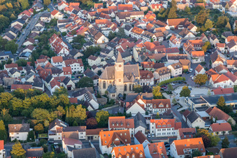 Vue aérienne de Église catholique Zornheim à Zornheim dans le département Rhénanie-Palatinat, Allemagne