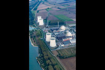 Centrale nucléaire à le quartier Wattenheim in Biblis dans le département Hesse, Allemagne d'un drone