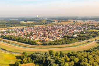 Vue aérienne de Du sud à le quartier Rußheim in Dettenheim dans le département Bade-Wurtemberg, Allemagne