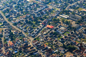 Vue aérienne de Kerwe à la foire à Leimersheim dans le département Rhénanie-Palatinat, Allemagne