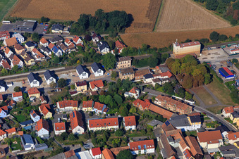 Vue aérienne de Gare et Bahnhofstr à Rheinzabern dans le département Rhénanie-Palatinat, Allemagne
