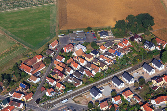 Vue aérienne de Mühlgasse, Waldstraße sur la ligne de chemin de fer à Rheinzabern dans le département Rhénanie-Palatinat, Allemagne