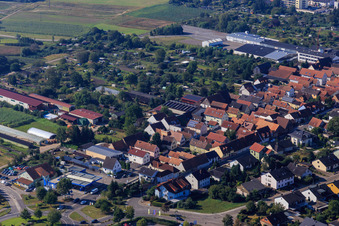 Photographie aérienne de Rheinstr et rond-point de la station-service Aral depuis le nord-est à Kandel dans le département Rhénanie-Palatinat, Allemagne