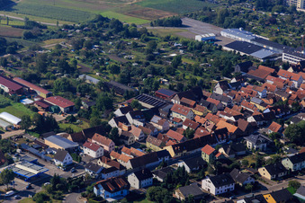 Vue aérienne de Rheinstraße depuis le nord-est à Kandel dans le département Rhénanie-Palatinat, Allemagne