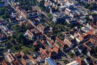 Vue aérienne de Rue principale x Bahnhofstr à Kandel dans le département Rhénanie-Palatinat, Allemagne
