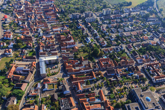 Vue aérienne de Juststraße Rheinstraße depuis l'ouest à Kandel dans le département Rhénanie-Palatinat, Allemagne